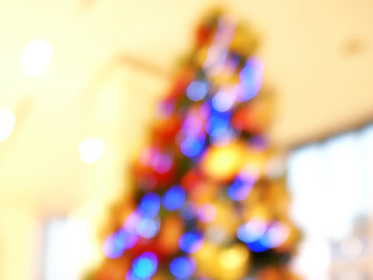 Ecologically-minded pupils from Neuss's Rhine region craft green Christmas tree ornaments