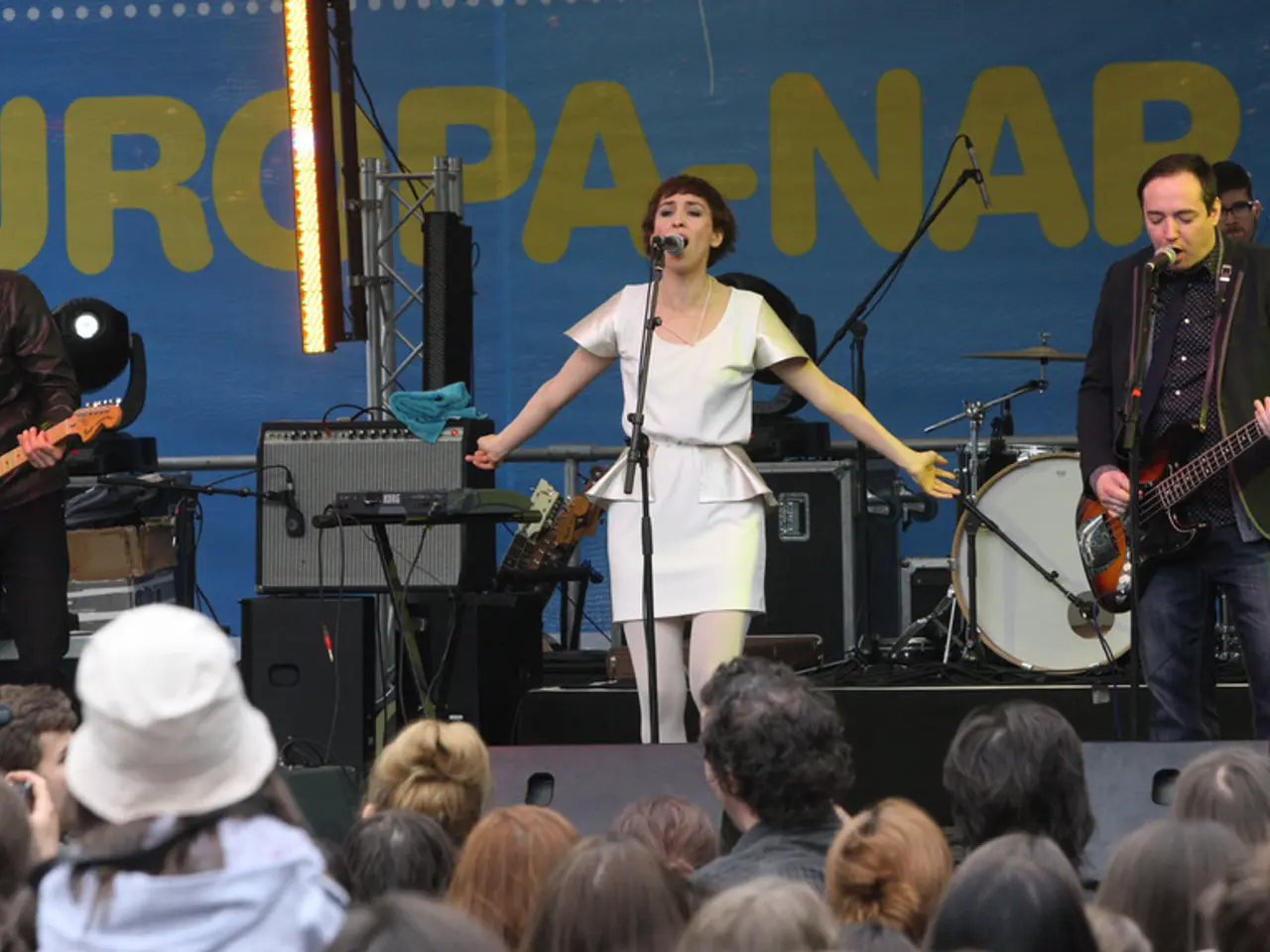 Traditional tunes take place of ballroom music: Upper Bavarian artists establish an ambiance...