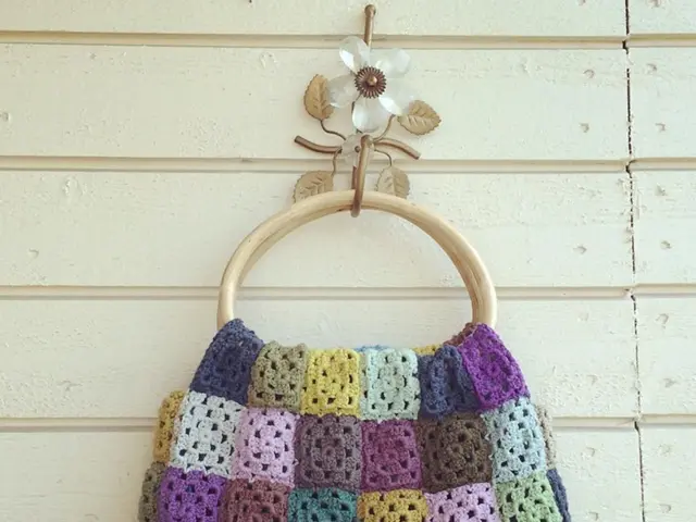 Unleash Your Regal Style: Purses Packed with Extra Functions!