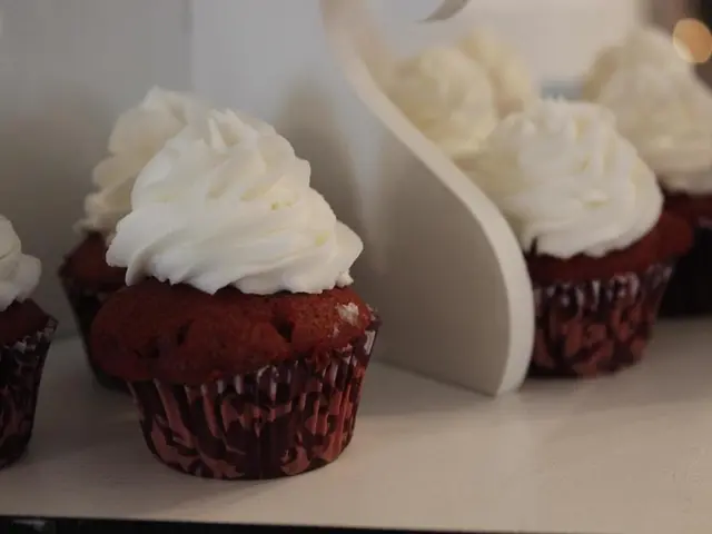 Cupcake Decorating Workshop Featuring Spring Wreath Designs by Jennie