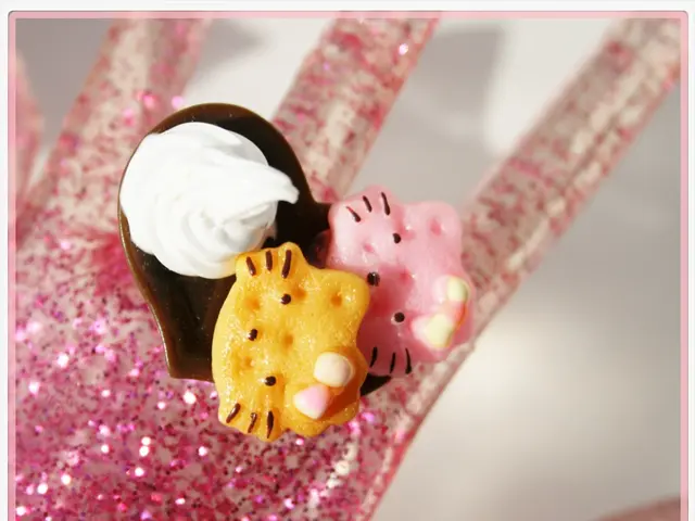 Glittering Play Dough in Shades of Silver and Gold