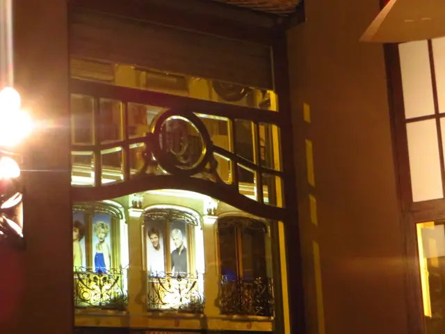 Employing Fontänen Field found on Schloßstraße