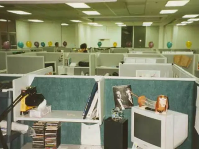 Visualizing the work space of tomorrow: Constructing a collaborative office similar to Google's