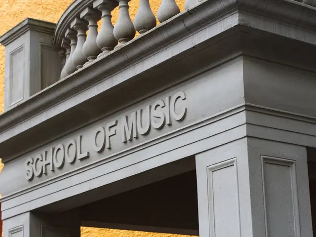 Apology sign from an Emirati man at a Dubai construction site in Nad Al Sheba warms hearts amidst...
