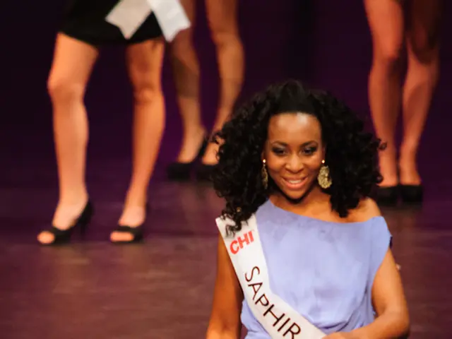 Enhancing a simple style with texture and dimension: variance and proportions