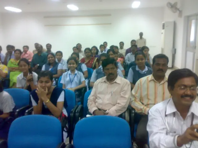 Comparing Bladed and Bladeless Fans in the Heatwave: Which One to Impulsively Buy and Why (My...