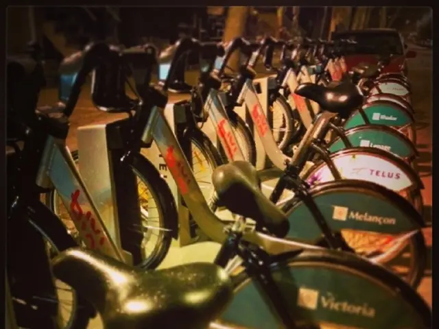 Movie Night Invitation: "Chain Cinema's Popcorn Extravaganza" in Dusseldorf