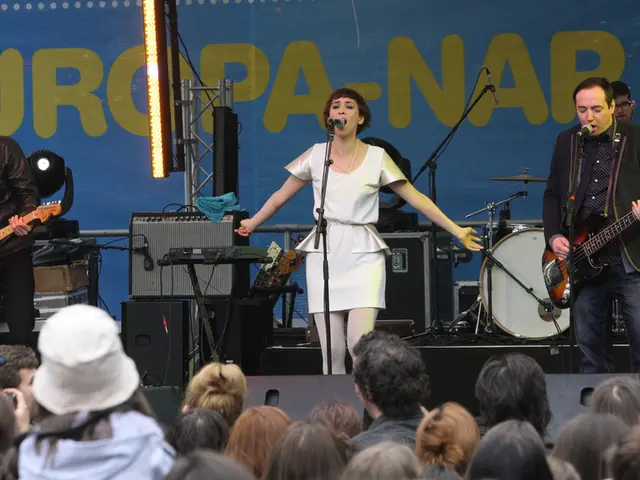 Traditional tunes take place of ballroom music: Upper Bavarian artists establish an ambiance...